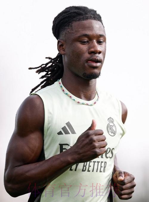 记者:卡马文加训练中相撞 走路姿态看起来很正常 记者:卡马文加训练中相撞 走路姿态看起来很正常